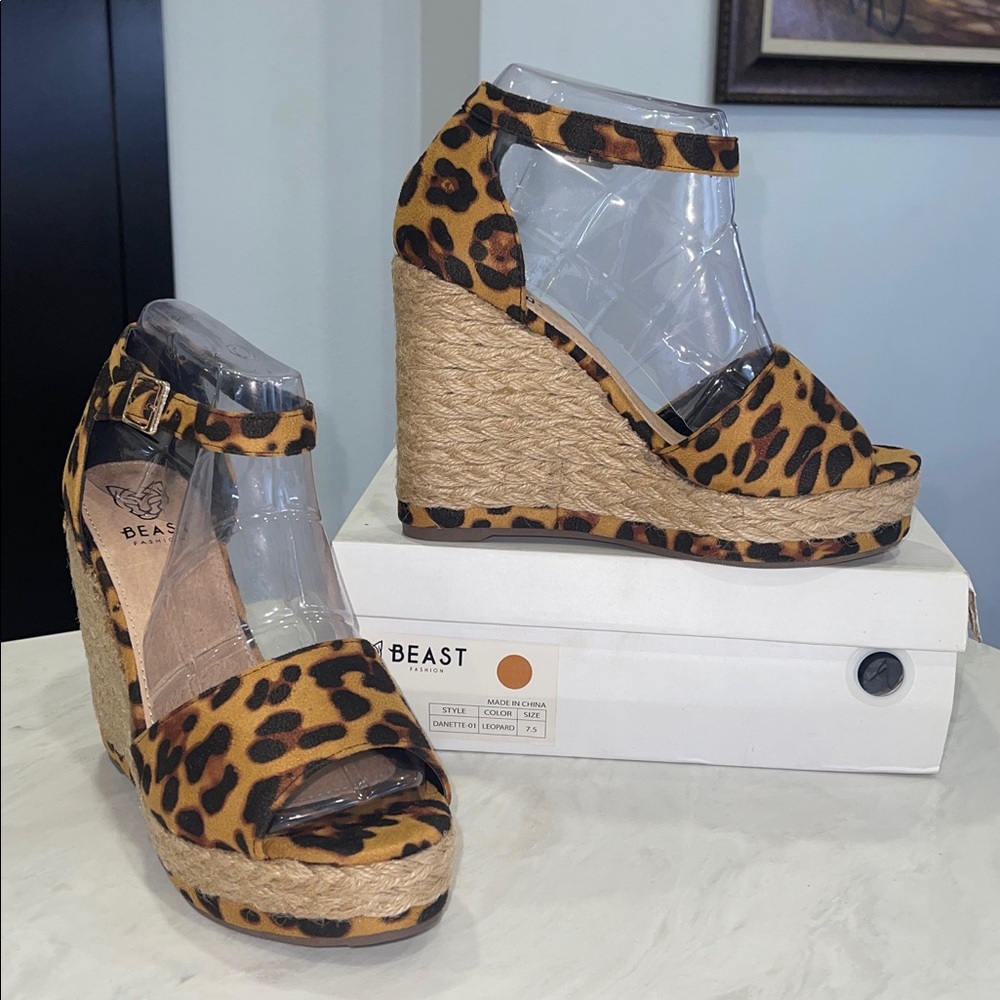 New!! ✨ Leopard Women Animal Print Wedges Sandals 🐆- Size 8.5